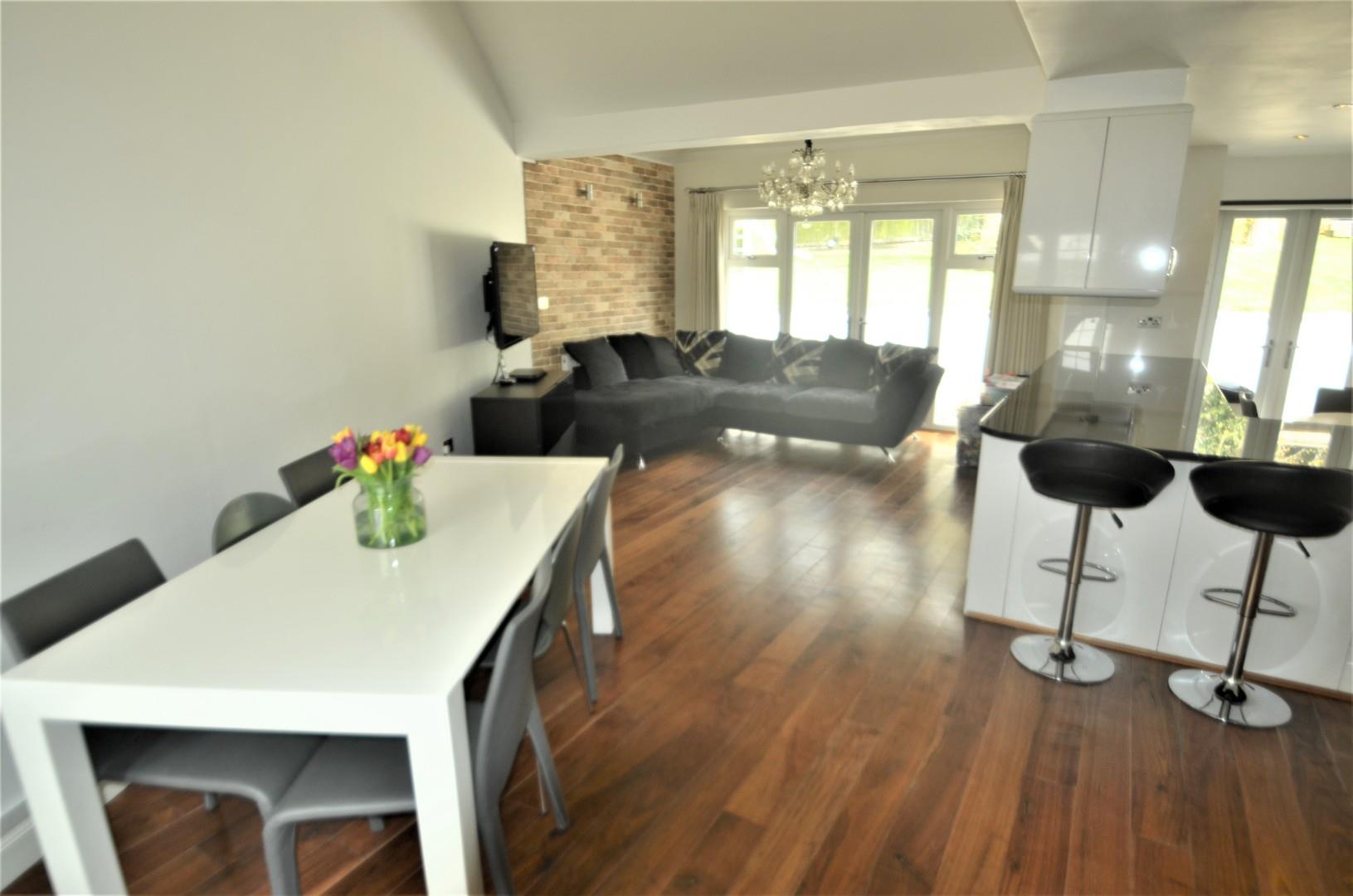 Robeson Way, Borehamwood